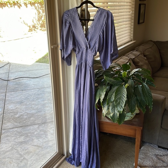 Flutter sleeve maxi dress - Picture 2 of 5